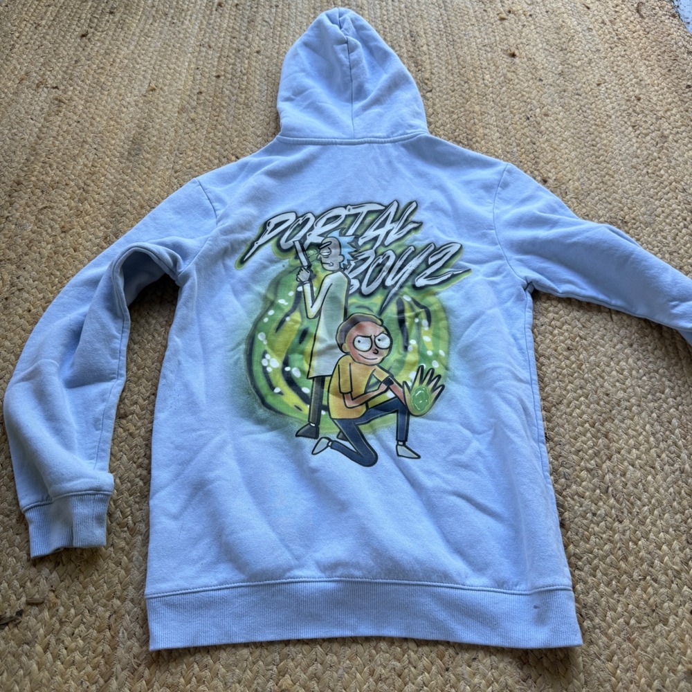 HM Rick and Morty Portal Boyz Hoodie Light Blue Graphic Sweatshirt Small
